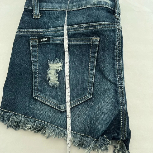 LIRA Shorts Womens Juniors 5 Denim Crochet Distressed Jeans NWT - Picture 3 of 6